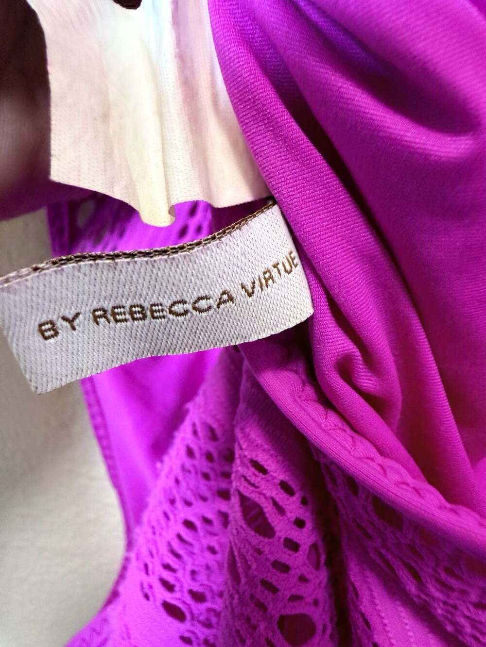 BECCA Color Play Crochet Plunge One-Piece Swimsuit Magenta Size Large - Picture 4 of 5